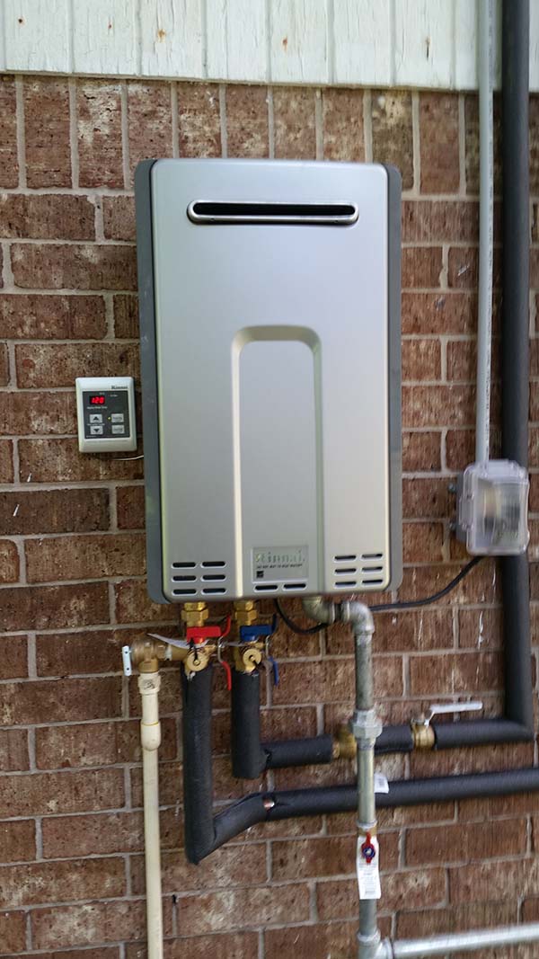 An Overview of the Advantages of Tankless and Traditional Water Heaters